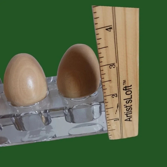 Chicken eggspression faces on wooden background set of 6 - Picture 7 of 8